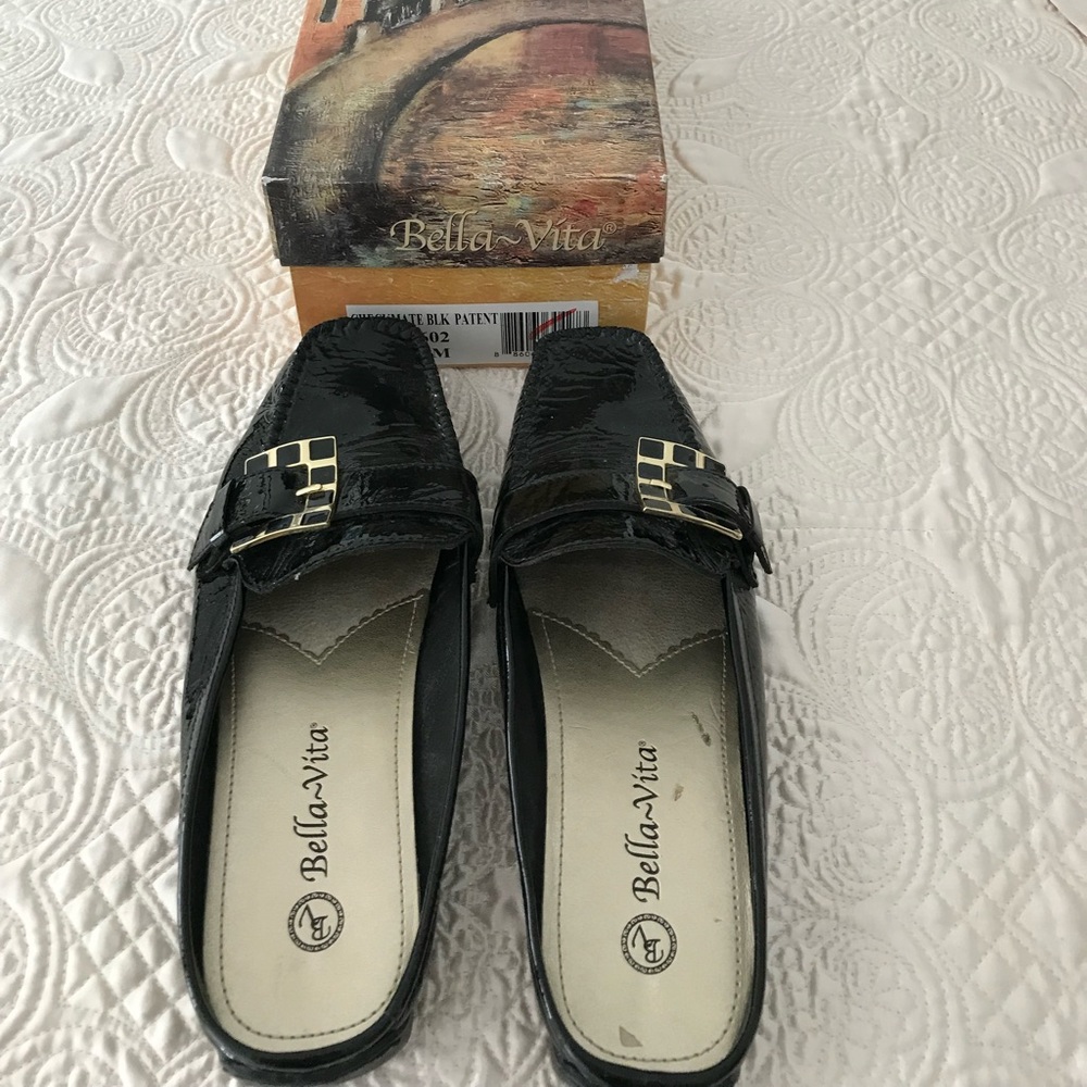 New never used with box ! Bella Vita brand of casual style